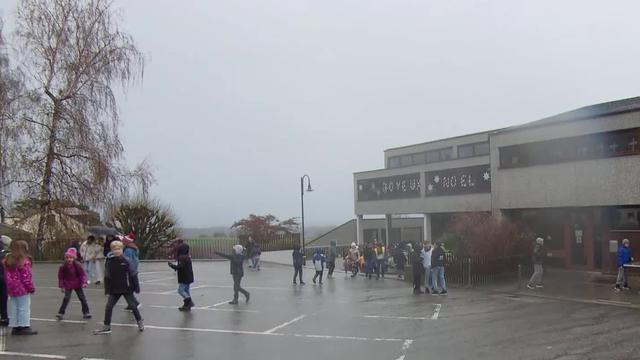 Trois jours après l'intrusion d'un individu menaçant, les cours reprennent à l’école primaire de Cortaillod.