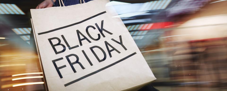 Le Black Friday, entre bonnes affaires et surconsommation. [Depositphotos - Pressmaster]