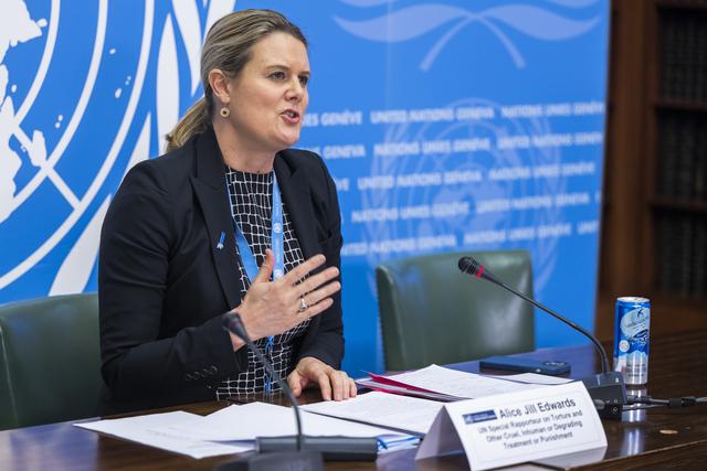 L'armée russe pratiquerait la torture "systématique et intentionnelle" en Ukraine, selon Alice Jill Edwards, rapporteure spéciale de l'ONU sur la torture et autres traitements cruels, inhumains et dégradants. [Keystone - Martial Trezzini]