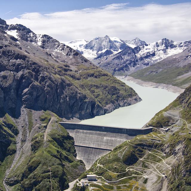 Haut de 285 mètres, le barrage de la Grande Dixence a été construit entre les années 1950 et 1964. [Keystone - Alessandro Della Bella]