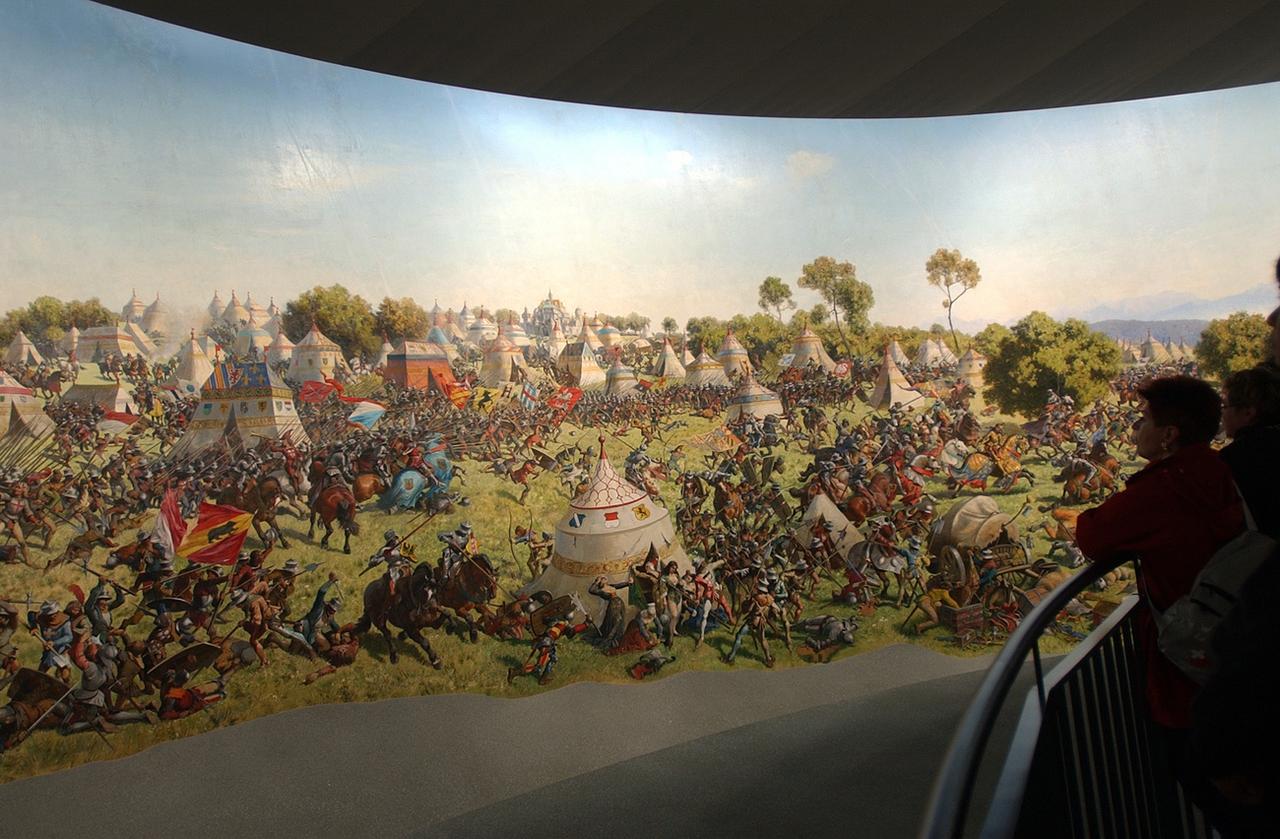 Après sa brève exposition à Zurich et Genève à la fin du XIXe siècle, ainsi qu'à l'Exposition nationale suisse en 2002 (Expo.02), Panorama de la Bataille de Morat a passé ces vingt dernières années dans un entrepôt militaire. [KEYSTONE - EDDY RISCH]