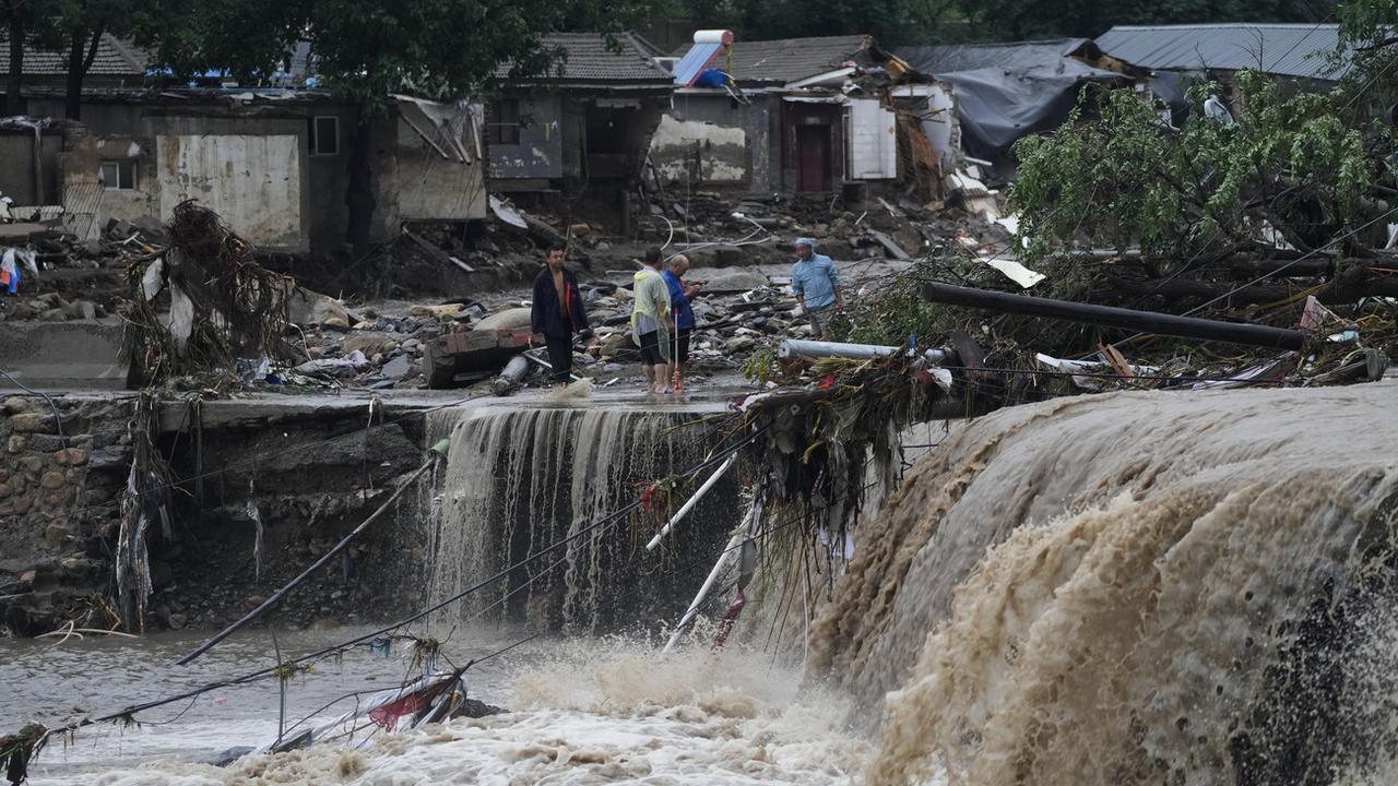 La capitale chinoise Pékin a connu son plus fort déluge depuis 140 ans. [Keystone - Andy Wong / AP Photo]