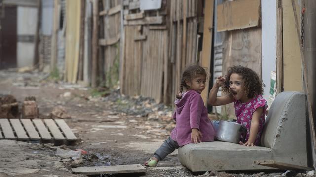 Au Brésil, le délai moyen pour que les nouveaux bénéficiaires reçoivent la Bourse Famille est de septante jours. [AP/Keystone - Andre Penner]