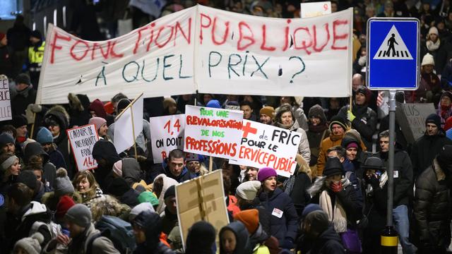 Des employées et employés de l'Etat de Vaud lors de la manifestation du 23 janvier. [Laurent Gillieron - Laurent Gillieron]