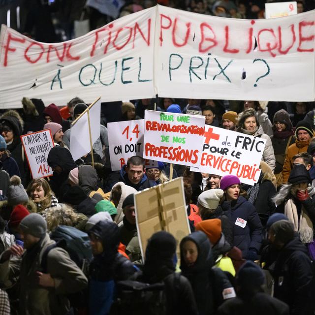 Des employées et employés de l'Etat de Vaud lors de la manifestation du 23 janvier. [Laurent Gillieron - Laurent Gillieron]