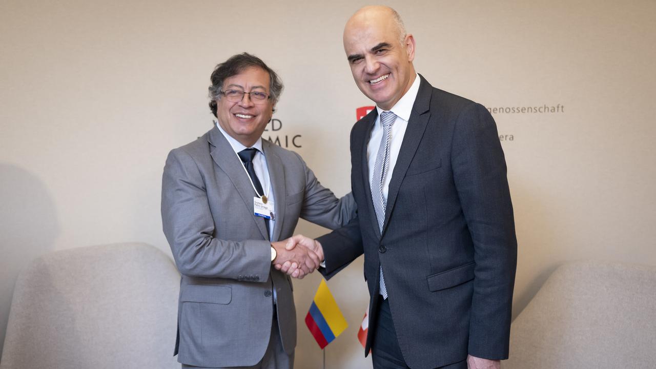 L'expertise de la Suisse en matière de paix saluée par le président colombien Gustavo Petro. [Keystone - Laurent Gilliéron]