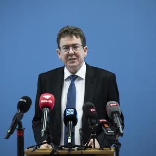 Albert Rösti lors de la traditionnelle conférence de presse après 100 jours au Conseil fédéral. [Keystone - Peter Klaunzer]