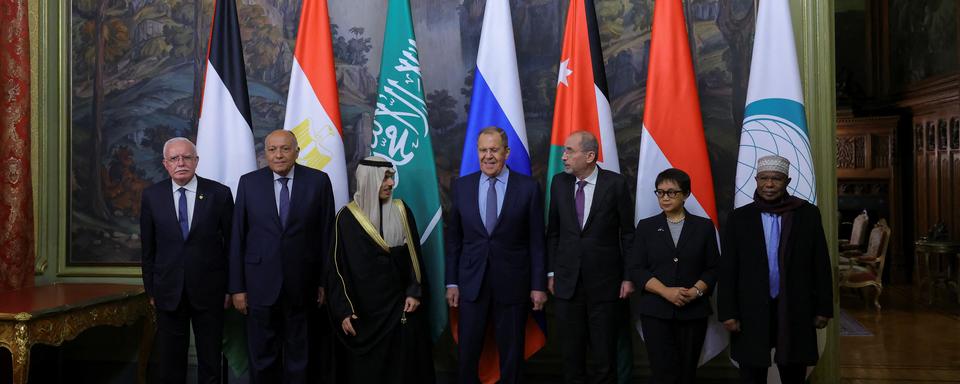 Le ministre russe des Affaires étrangères Sergueï Lavrov a reçu les ministres des Affaires étrangères des membres de la Ligue arabe et de l'Organisation de la coopération islamique à Moscou mardi. [Pool / Keystone - Evgenia Novozhenina]