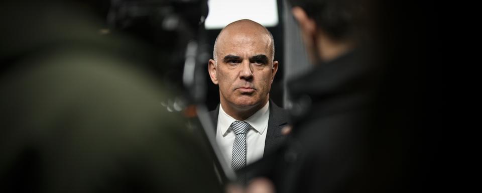 La popularité d'Alain Berset reste forte malgré les "Corona-Leaks". [Keystone - Gian Ehrenzeller]