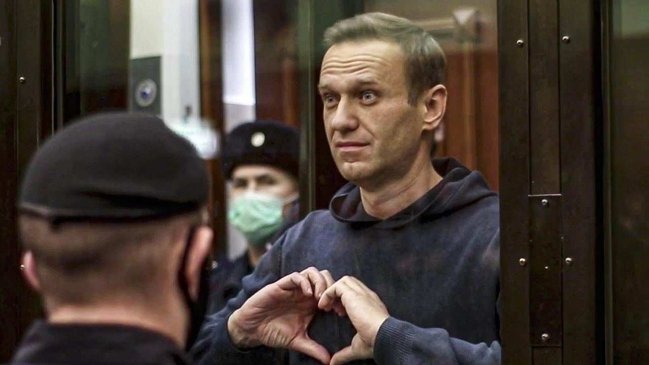 L'opposant russe Alexeï Navalny a été extrait de sa prison vers une destination inconnue, ont indiqué vendredi ses partisans. [Keystone]