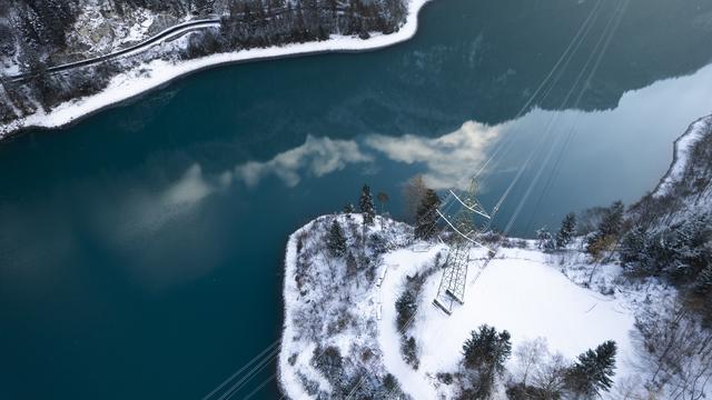 La Suisse vivra à crédit sur le plan énergétique dès mardi. [KEYSTONE - GIAN EHRENZELLER]