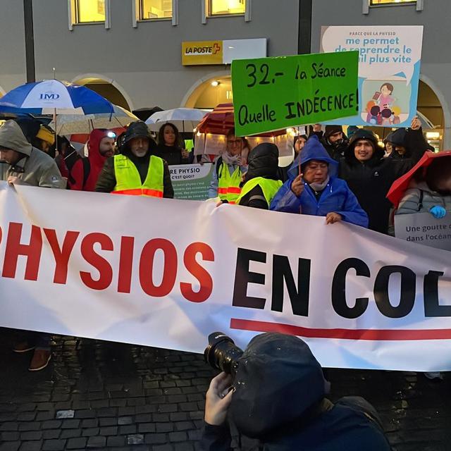 Les physios ont manifesté jeudi à Lausanne. [RTS]