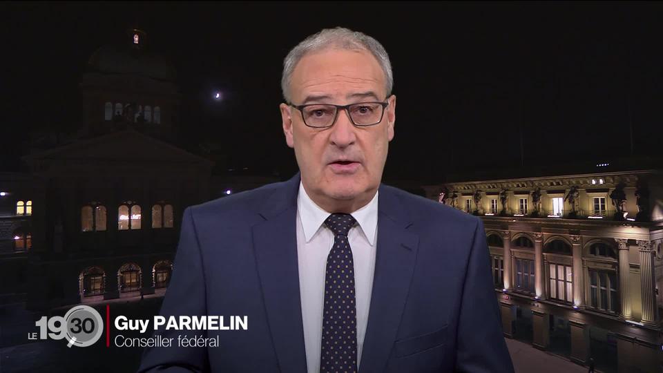 Entretien avec le conseiller fédéral Guy Parmelin, qui revient sur les réponses politiques à la crise du logement qui sévit en Suisse.