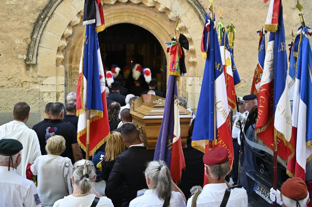 En 2019, le maire de Signes, dans le Var, est mort percuté par le conducteur d’une camionnette qui avait déversé illégalement des gravats dans la nature. [AFP - Gérard Julien]