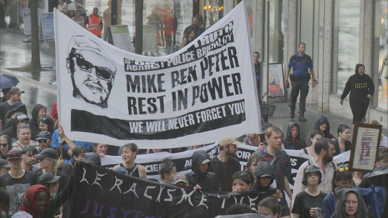 Une manifestation à Lausanne demandant la justice pour Mike. [RTS]