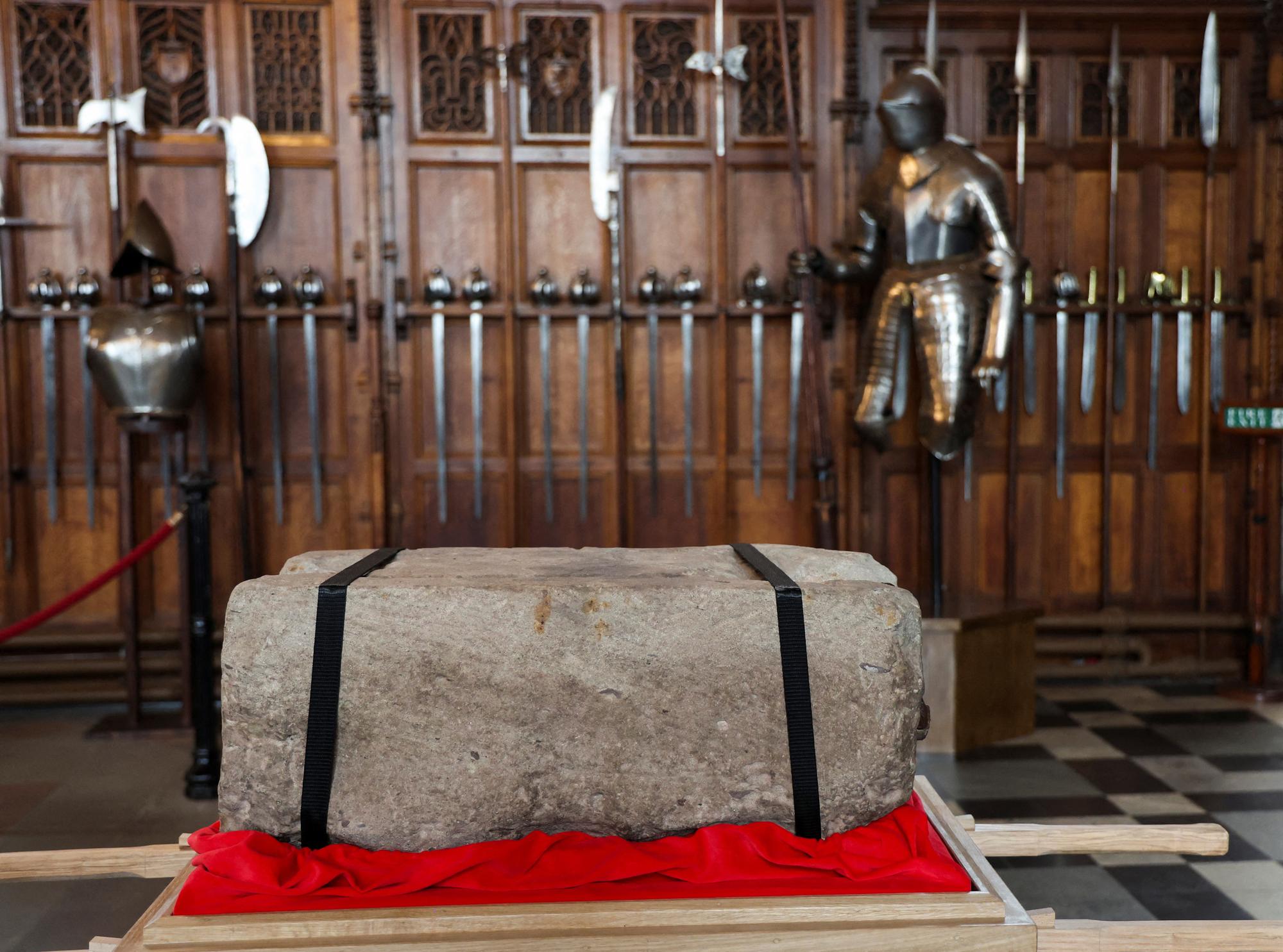 La "pierre du destin", l'une des pièces centrales du couronnement du roi Charles III. [AFP - RUSSELL CHEYNE]