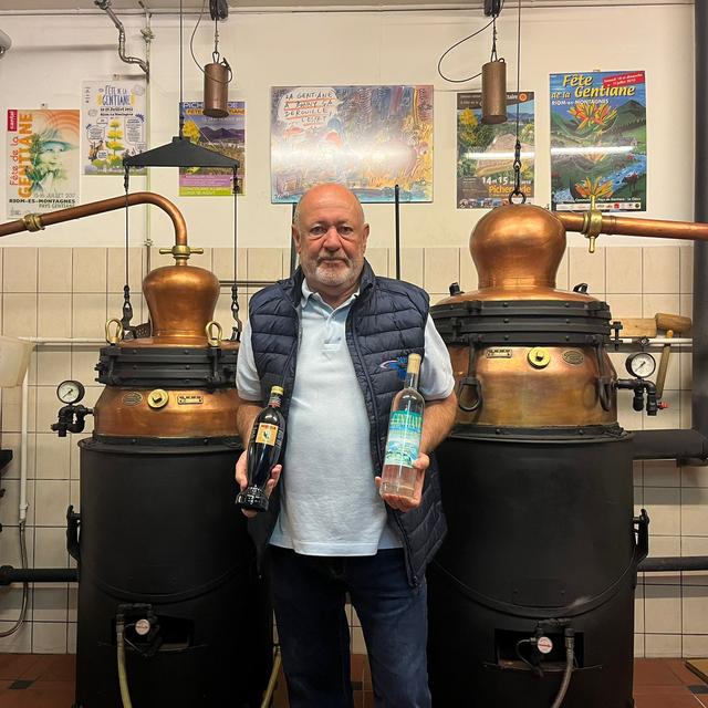 Dominique Bonny, directeur de la distillerie du Risoux aux Charbonnières. [RTS - Léa Bucher]