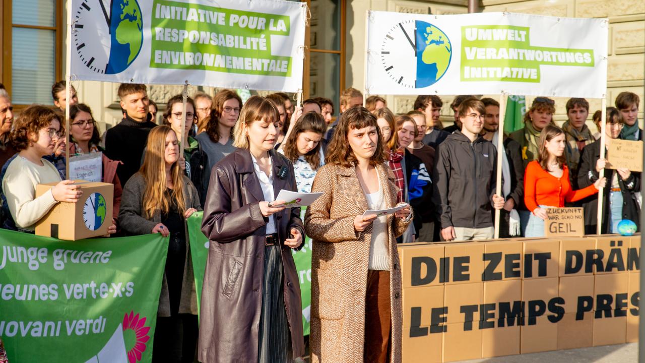 Les Jeunes Verts ont déposé leur initiative pour la responsabilité environnementale [DR]