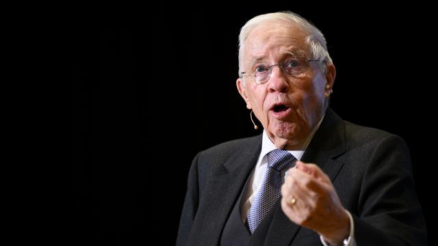 Christoph Blocher déplore une loi suisse trop restrictive en matière d'exportation d'armes. [Keystone - Laurent Gilliéron]