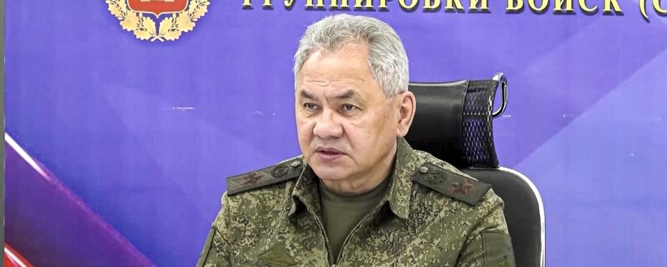 Sergei Shoigu, Ministre de la Défense de Russie, parle à des officiers à l'occasion de l'inspection des forces russes à Zapad. [AP/Keystone - Russian Defense Ministry Press Service]