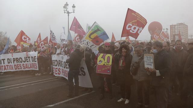 Manifestation contre la réforme des retraites à Toulouse. [Keystone - Guillaume Horcajuelo]