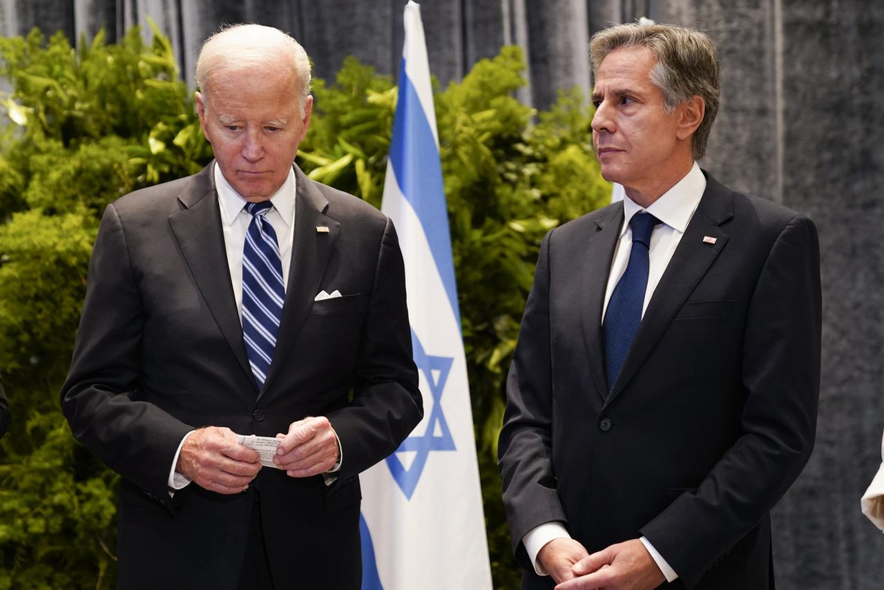 Le président américain Joe Biden et le secrétaire d'Etat américain ANtony Blinken lors de leur visite en Israël. [Keystone - Evan Vucci - AP Photo]