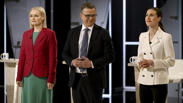 La présidente du Parti des Finlandais Riikka Purra, le chef de la Coalition nationale Petteri Orpo et la présidente des sociaux-démocrates et Première ministre Sanna Marin, avant un débat sur les élections législatives finlandaises. [Keystone - Antti Aimo-Koivisto / Lehtikuva / AP]