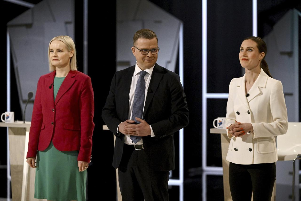 La présidente du Parti des Finlandais Riikka Purra, le chef de la Coalition nationale Petteri Orpo et la présidente des sociaux-démocrates et Première ministre Sanna Marin, avant un débat sur les élections législatives finlandaises. [Keystone - Antti Aimo-Koivisto / Lehtikuva / AP]