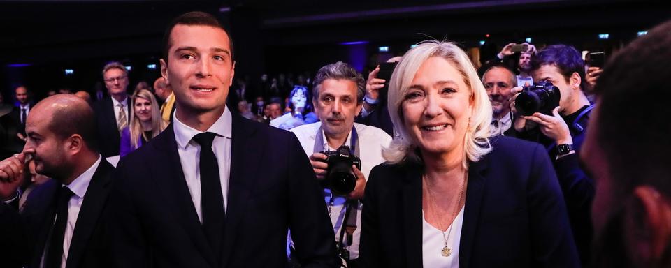 Jordan Bardella et Marine Le Pen, les têtes dirigeantes du Rassemblement national. [Keystone - EPA/Teresa Suarez]