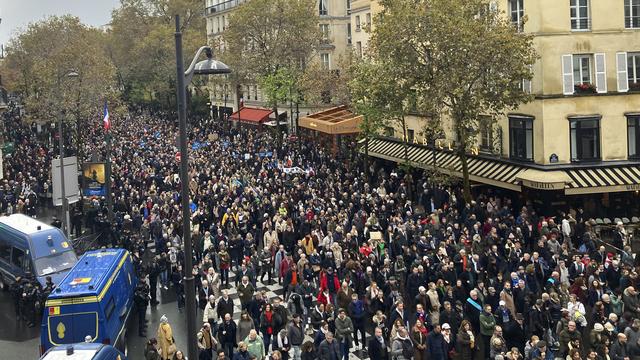 Plus de 180'000 personnes ont marché dimanche contre l'antisémitisme dans toute la France. [Keystone - AP Photo/Sylvie Corbet]