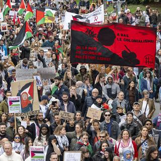 La foule des manifestants à un rassemblement en soutien à la Palestine, le 28 octobre 2023 à Genève. [Keystone - Martial Trezzini]