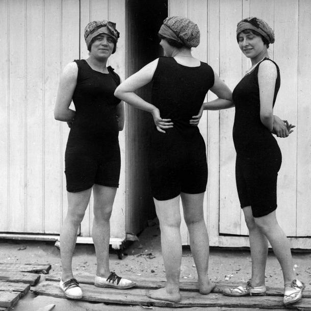 Baigneuses, vers 1920. [AFP - ©Roger-Viollet]