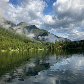 Le lac de Champex pour l'émission On se jette à l'eau du 12 juillet 2023. [RTS - Anouk Wehrli]