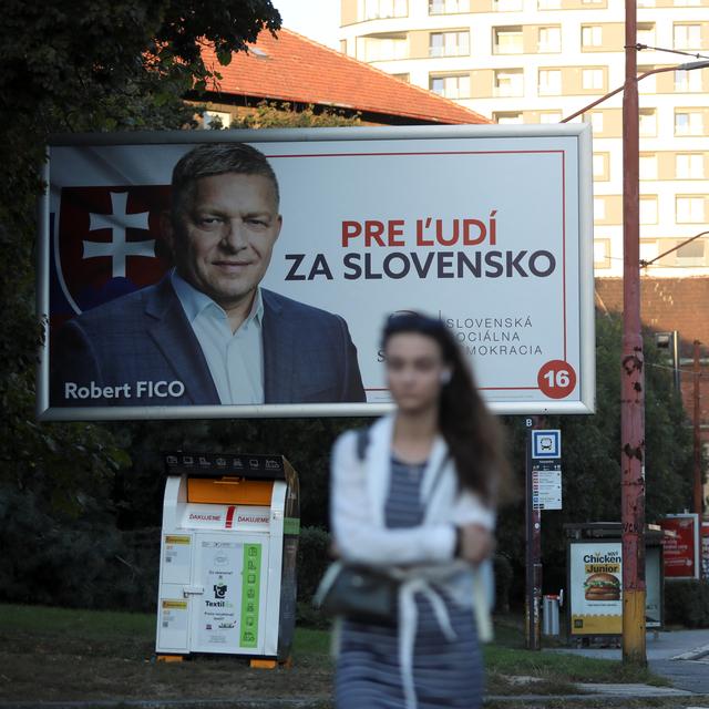 La victoire se jouera entre le parti de gauche Smer-SD de l'ancien Premier ministre populiste Robert Fico et le parti centriste la Slovaquie progressiste de Michal Simecka. [Reuters - Eva Korinkova]