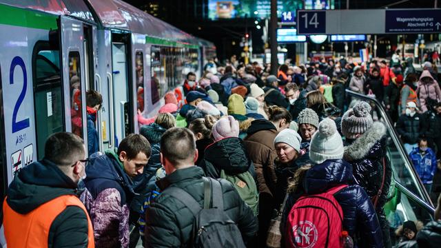 En Allemagne, la CDU réclame un retour des contrôles aux frontières intérieures de l'espace Schengen. [Keystone - EPA/CLEMENS BILAN]