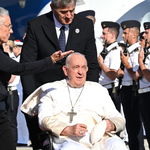 Le Pape François est arrivé à Marseille dans le cadre d'une visitée axée sur la migration. [AFP - ANDREAS SOLARO]