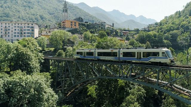 En train à travers la Suisse