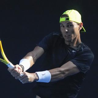 Le joueur de tennis espagnol Raphaël Nadal s'entraîne à Melbourne avant l'Open d'Australie. [AP Photo/Keystone - Mark Baker]