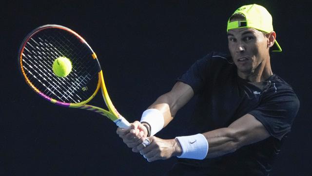Le joueur de tennis espagnol Raphaël Nadal s'entraîne à Melbourne avant l'Open d'Australie. [AP Photo/Keystone - Mark Baker]