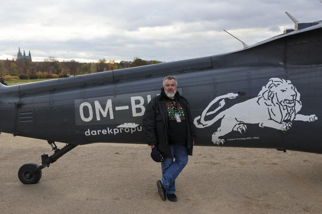 "Cadeau pour Poutine" vise désormais à collecter des fonds pour l'achat d'un hélicoptère Black Hawk, selon Martin Ondracek, le directeur du projet. [AFP - Michal Cizek]