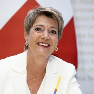 Réduction des investissements pour le rail : interview de Karin Keller-Sutter. [Keystone - Peter Klaunzer]