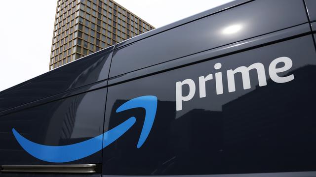 Un véhicule de livraison Amazon Prime est vu dans le centre de Pittsburgh le 18 mars 2020. [Keystone - AP Photo/Gene J. Puskar]