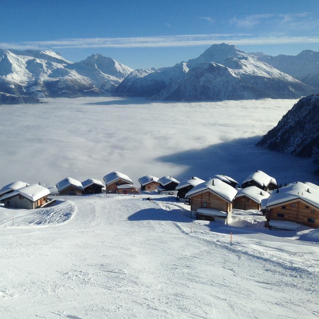 La neige et le froid accélèrent l'usure des infrastructures et engendre des dépenses supplémentaires pour les communes d'altitude. [Pexels - Corinna Widmer]