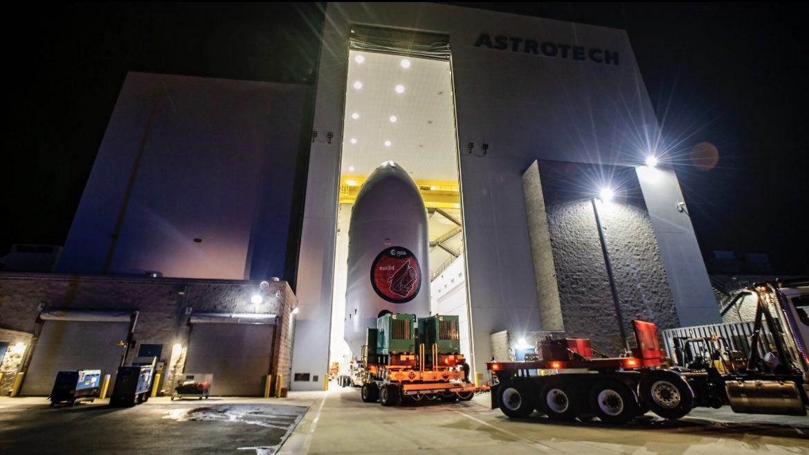 La coiffe de la fusée Falcon 9 dans laquelle a été encapsulé le satellite Euclid. Cape Canaveral, Floride, le 1er juillet 2023. [SpaceX]