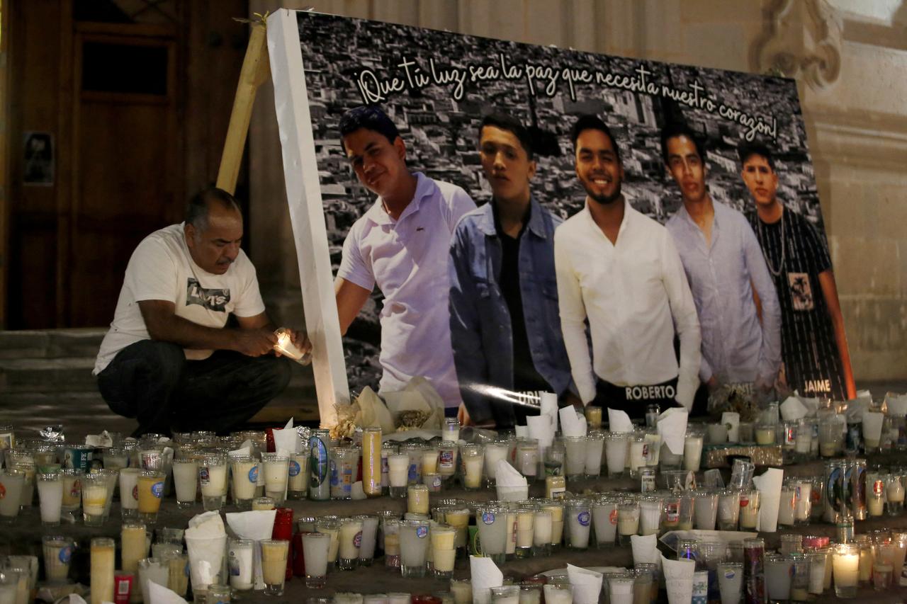 Le père de l'un des cinq jeunes gens enlevés le 11 août dernier participe à une manifestation organisée à l'occasion de la Journée internationale des victimes de disparitions forcées à Lagos de Moreno, dans l'État de Jalisco, le 30 août 2023. [AFP - Ulises Ruiz]