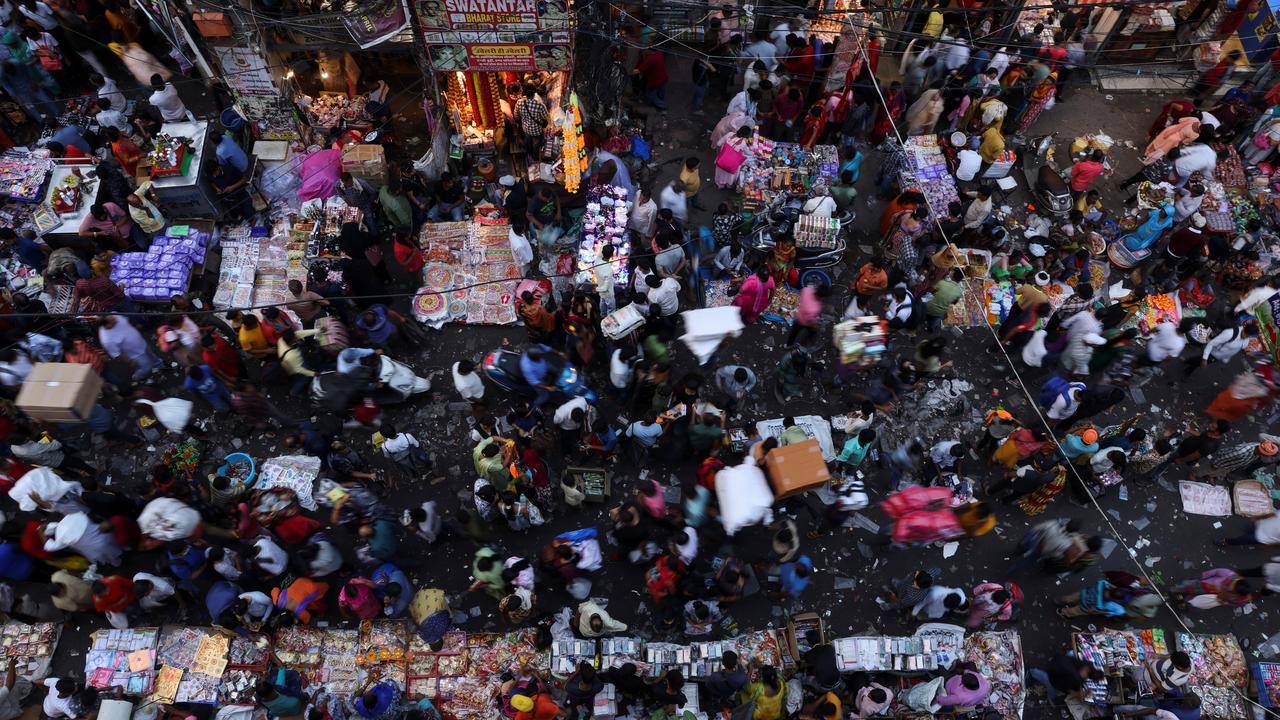 Un marché bondé de Dehli. [REUTERS - Anushree Fadnavis]