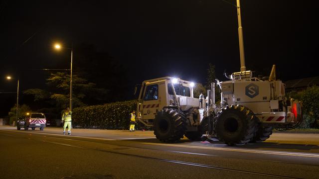 Un camion-vibreur sillonnera les routes vaudoises à la recherche de chaleur dans les profondeurs des sols. [Keystone - Salvatore Di Nolfi]