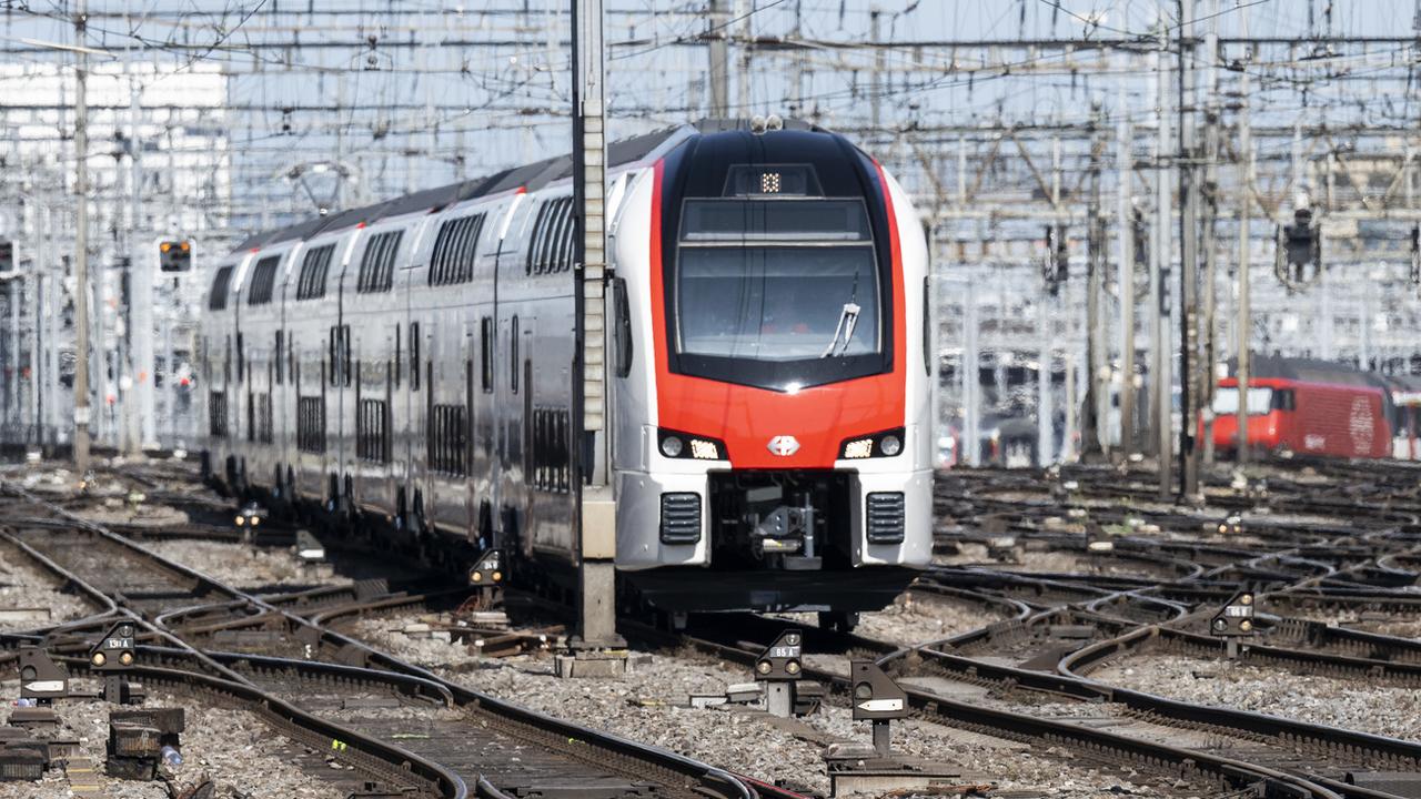 Les CFF présentent à la gare de Zurich leurs nouveaux trains Duplex de Stadler. [Keystone - Ennio Leanza]