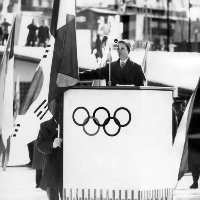 Le 26 janvier 1956, les Jeux olympiques d'hiver s'ouvrent à Cortina d'Ampezzo. [KEYSTONE/PHOTOPRESS-ARCHIV/Publifoto/Str]