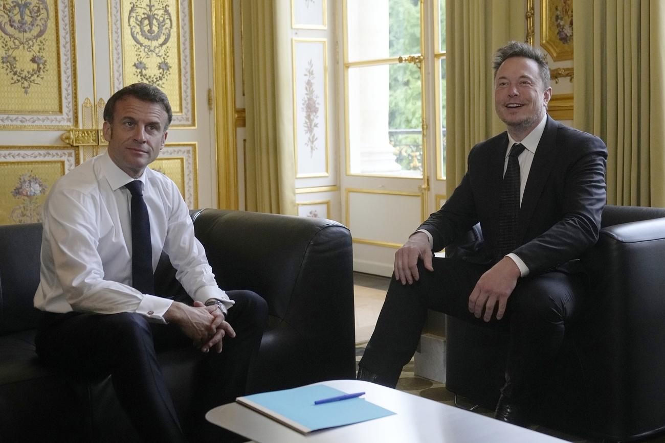 Le président français Emmanuel Macron a reçu le PDG de Tesla au Palais de l'Elysée le 15 mai dernier. [Keystone - Michel Euler]
